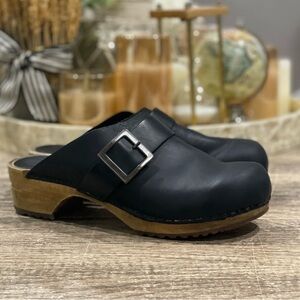 Sanita black Urban big buckle clogs size 7/7.5